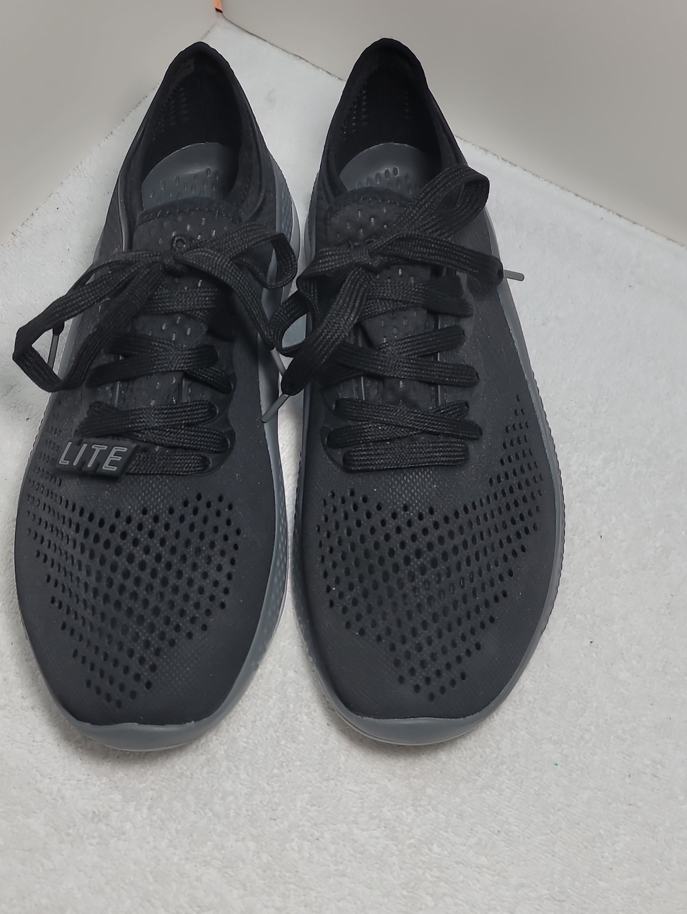 Womens Crocs Black Lightweight Lace-Up Sneakers - Size 11 - EUC  314